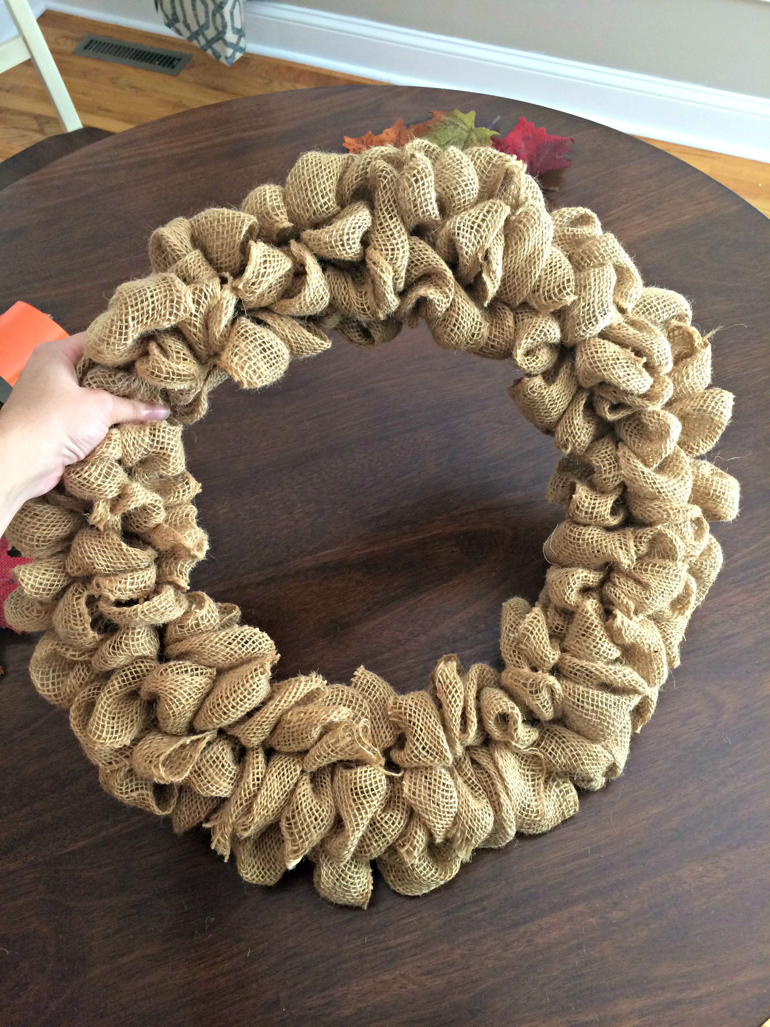 This rustic fall burlap bubble wreath is simple, beautiful, easy to make, and involves just a few materials. Check out this post for the easy step-by-step tutorial! This rustic fall burlap bubble wreath is simple, beautiful, easy to make, and involves just a few materials. Check out this post for the easy step-by-step tutorial! 