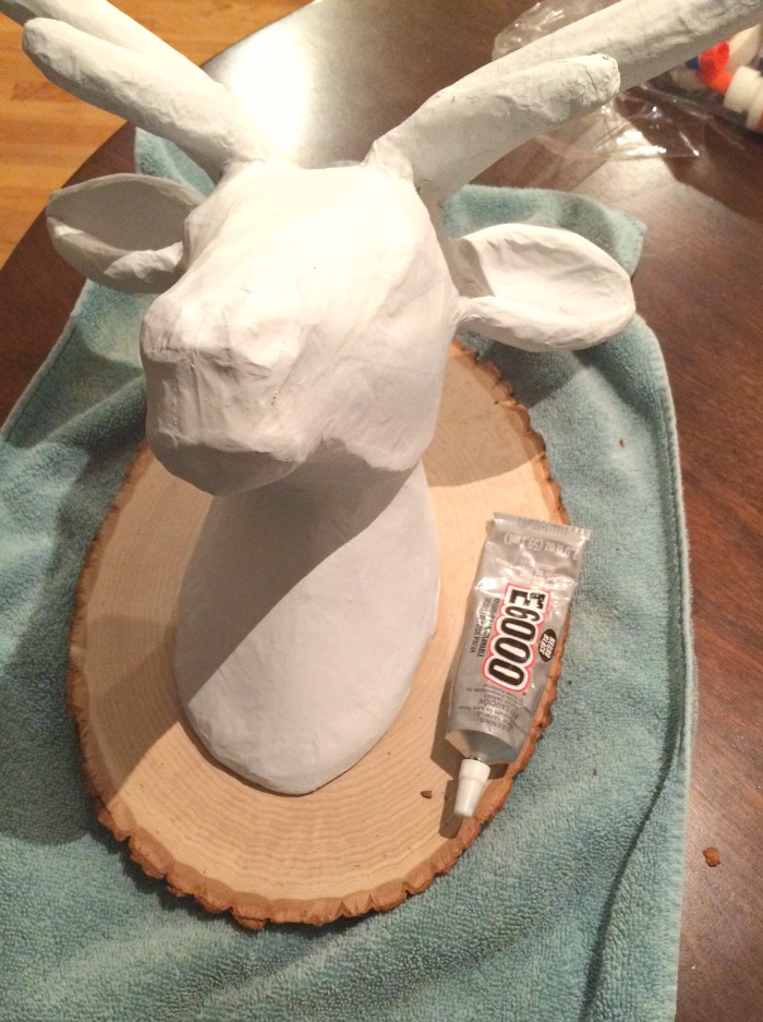DIY White Mounted Deer Head Hanging Glue