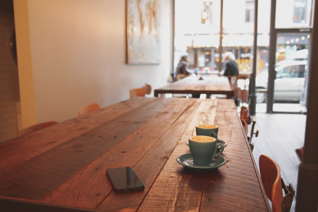 Great tips for introverts who want to grow their friendships and find community! Coffee Shop